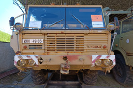 Tatra 813