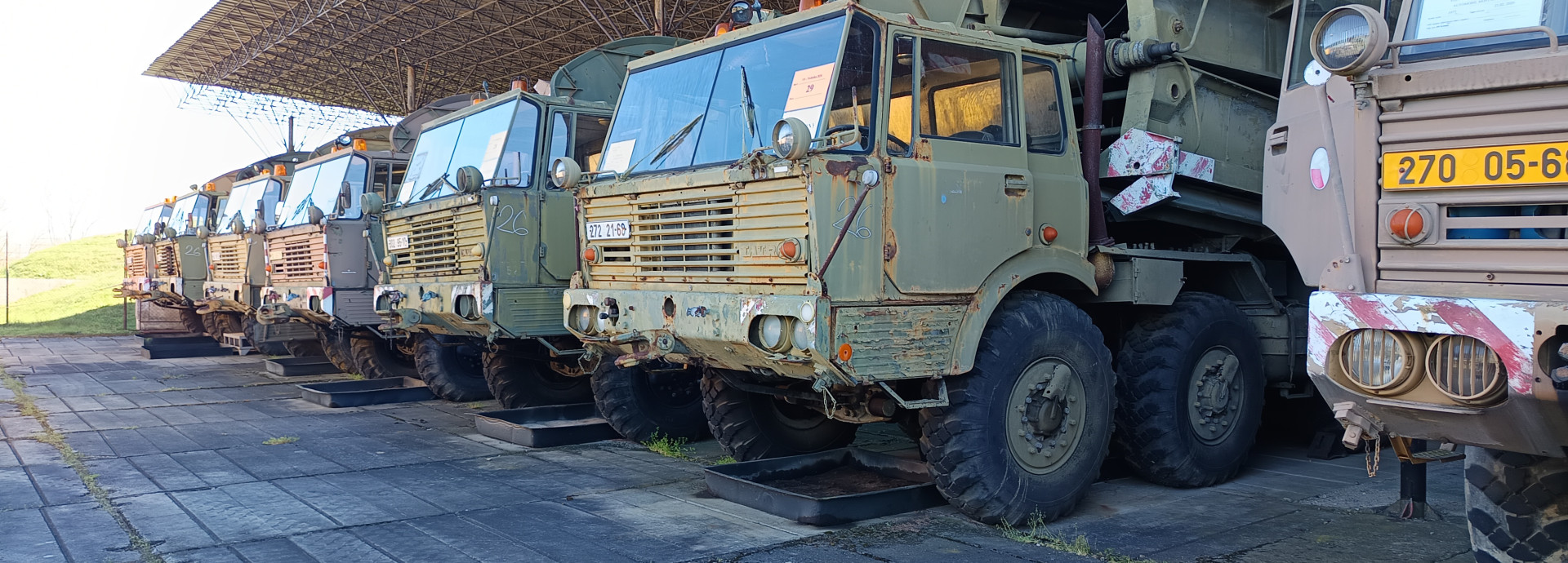 Tatra 813