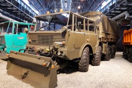 Tatra 813