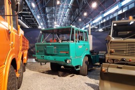 Tatra 813