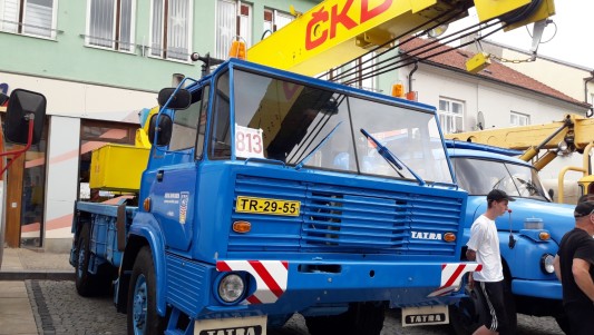 Tatra 813